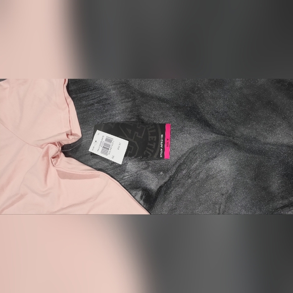 Short Sets Lot of 3 (pink, rose, yellow/gold) size medium - Picture 6 of 6